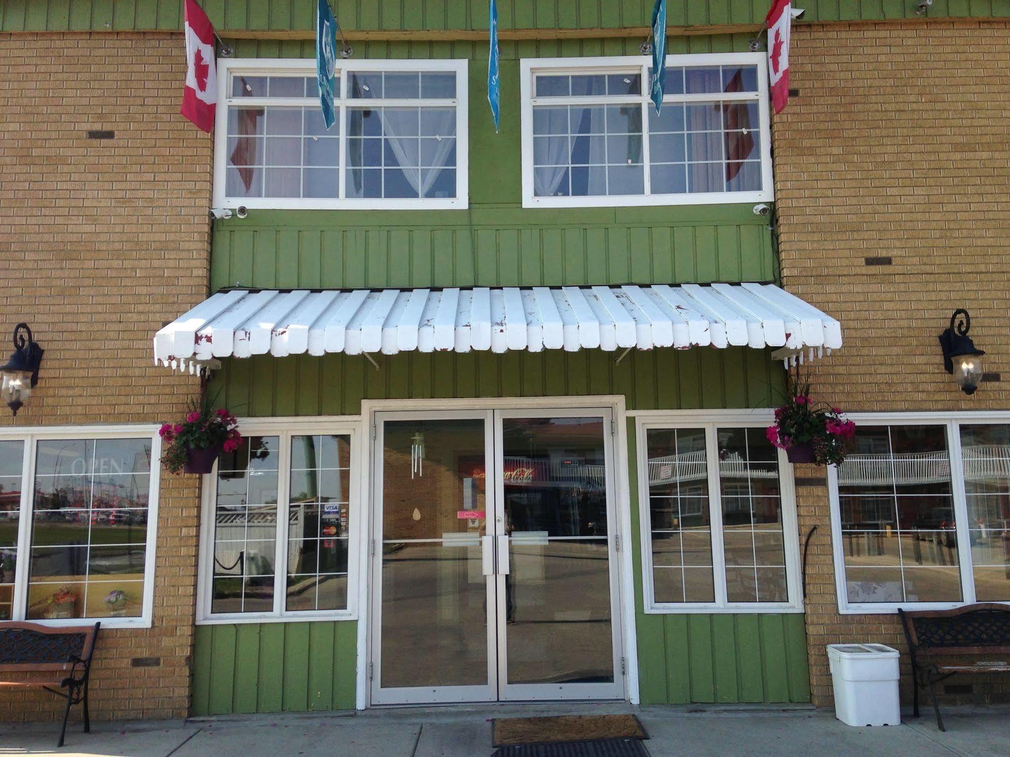 Silver Crest Lodge Grande Prairie Exterior photo